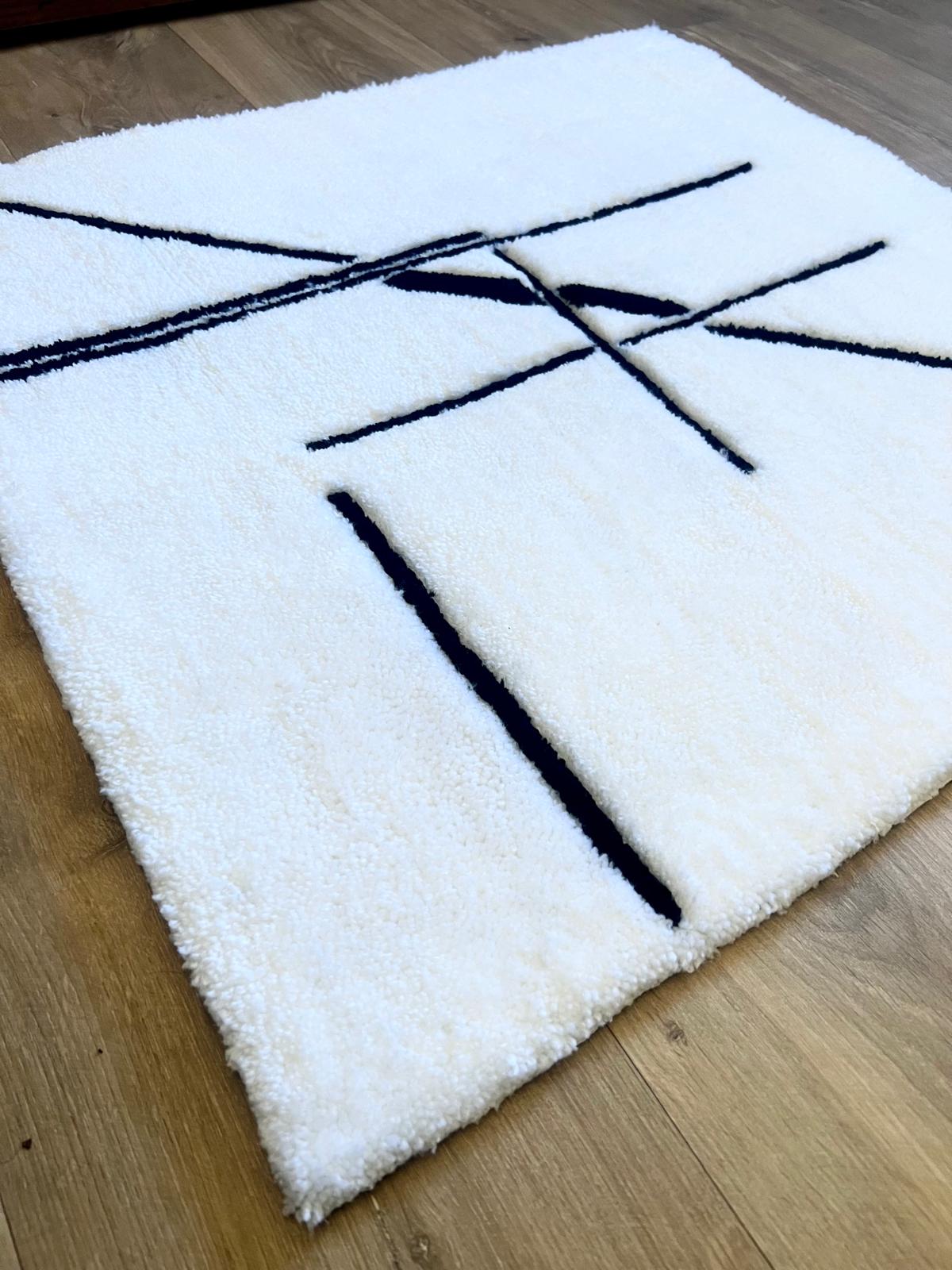 Minimalist rug